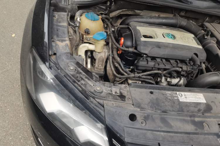 Used Volkswagen Passat 2011 1.8TSI Automatic Prestige Edition Engine Bay Right