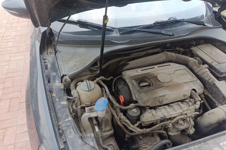 Used Volkswagen Passat 2011 1.8TSI DSG Prestige Edition Engine Bay Right