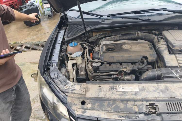 Used Volkswagen Passat 2011 1.8 TSI DSG Prestige Edition Engine Bay Right