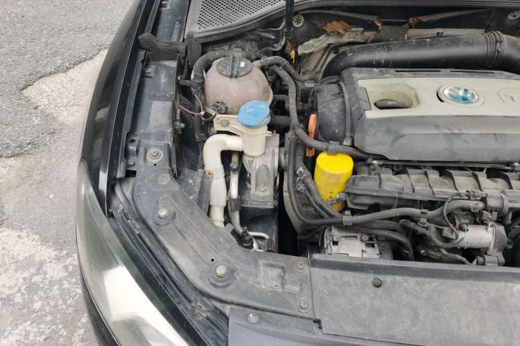 Used Volkswagen Passat 2011 1.8TSI Automatic Prestige Edition Engine Bay Right
