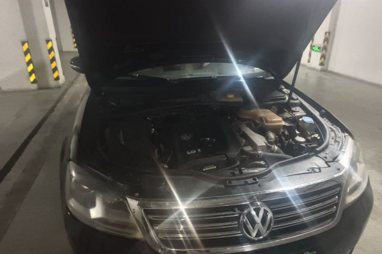 Used Volkswagen Passat 2011 1.8T Automatic Luxury Model Engine Bay Right
