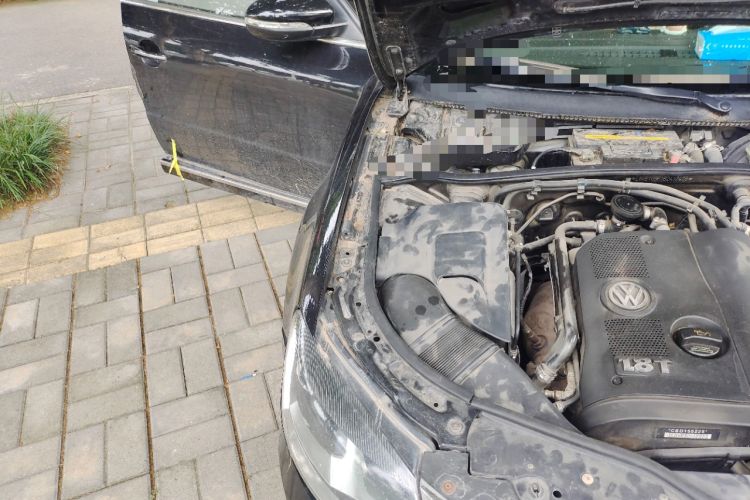 Used Volkswagen Passat 2011 1.8T Automatic Luxury Model Engine Bay Right