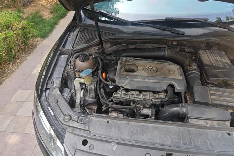 Used Volkswagen Passat 2011 1.8TSI DSG Prestige Edition Engine Bay Right
