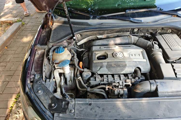 Used Volkswagen Passat 2011 1.8TSI Automatic Prestige Edition Engine Bay Right