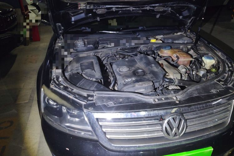 Used Volkswagen Passat 2011 1.8T Automatic Luxury Model Engine Bay Right