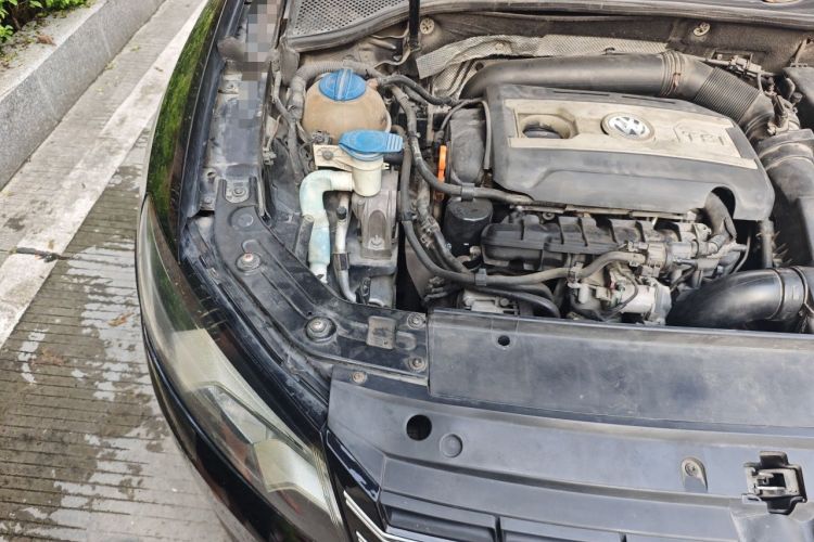 Used Volkswagen Passat 2011 1.8 TSI DSG Prestige Edition Engine Bay Right