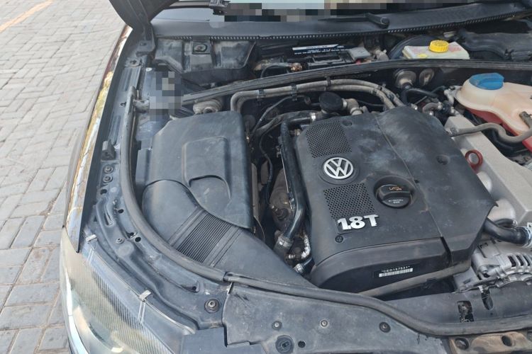Used Volkswagen Passat 2011 1.8T Manual Luxury Model Engine Bay Right