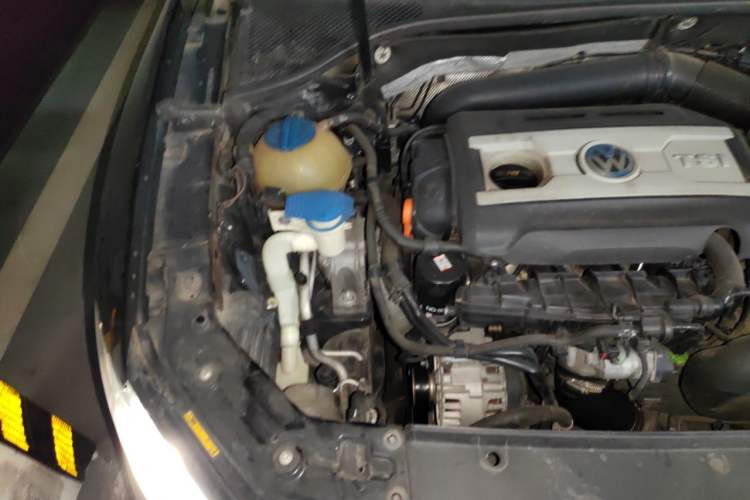 Used Volkswagen Passat 2011 1.8TSI DSG Prestige Edition Engine Bay Right