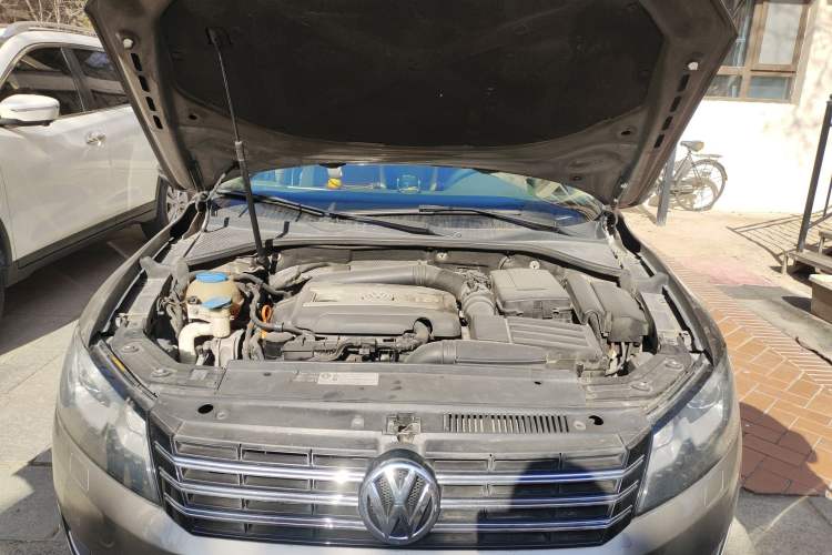 Used Volkswagen Passat 2011 2.0 TSI DSG Premium Edition Engine Bay