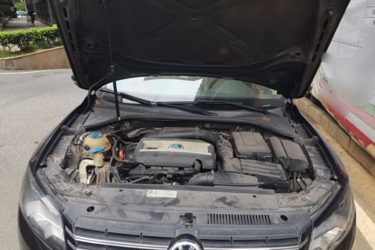 Used Volkswagen Passat 2011 1.8TSI Automatic Prestige Edition Engine Bay
