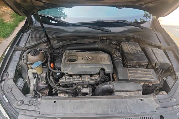 Used Volkswagen Passat 2011 1.8TSI DSG Prestige Edition Engine Bay