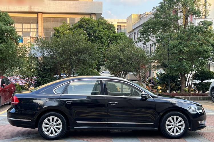 Used Volkswagen Passat 2011 1.4 TSI Manual Luxury Edition Exterior 5