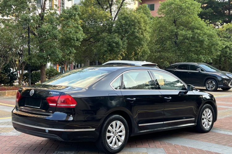 Used Volkswagen Passat 2011 1.4 TSI Manual Luxury Edition Exterior 7