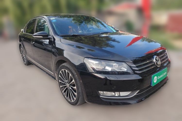 Used Volkswagen Passat 2011 3.0L V6 DSG Flagship Deluxe Edition Front Right 45 Deg