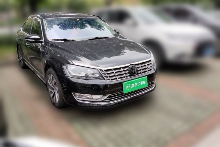 Used Volkswagen Passat 2011 3.0L V6 DSG Flagship Edition Front Right 45 Deg