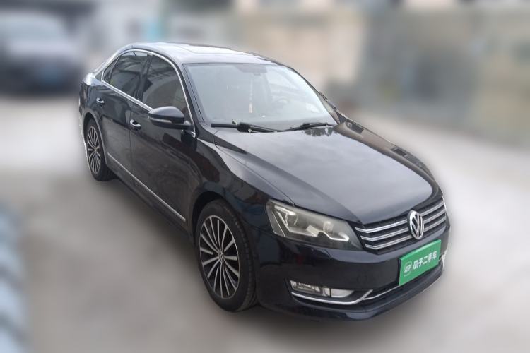 Used Volkswagen Passat 2011 3.0L V6 DSG Flagship Deluxe Edition Front Right 45 Deg