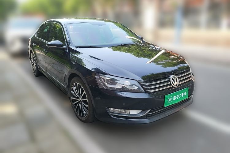 Used Volkswagen Passat 2011 2.0 TSI DSG Ultimate Edition Front Right 45 Deg