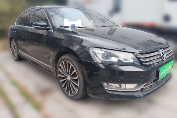 Used Volkswagen Passat 2011 3.0L V6 DSG Flagship Deluxe Edition Front Right 45 Deg