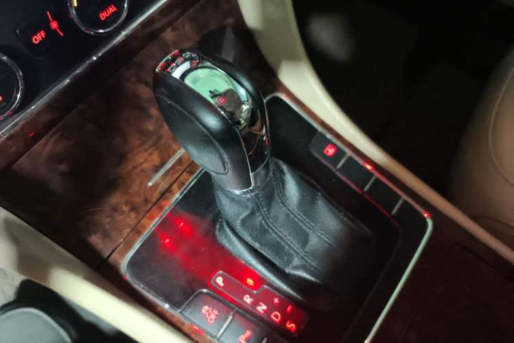 Used Volkswagen Passat 2011 1.8TSI DSG Prestige Edition Gear Lever
