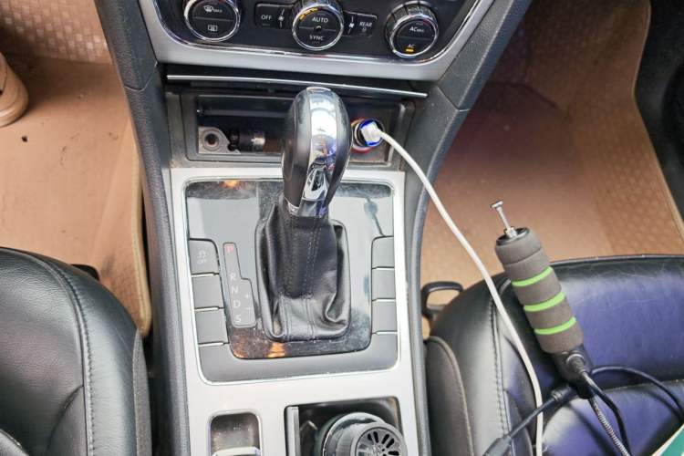 Used Volkswagen Passat 2011 1.8TSI Automatic Prestige Edition Gear Lever