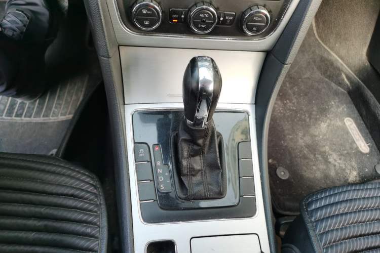 Used Volkswagen Passat 2011 1.8 TSI DSG Prestige Edition Gear Lever