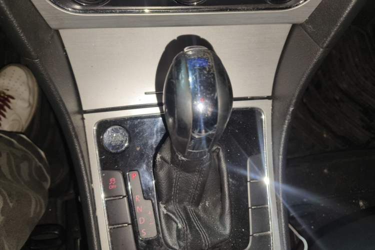 Used Volkswagen Passat 2011 1.8TSI Automatic Prestige Edition Gear Lever