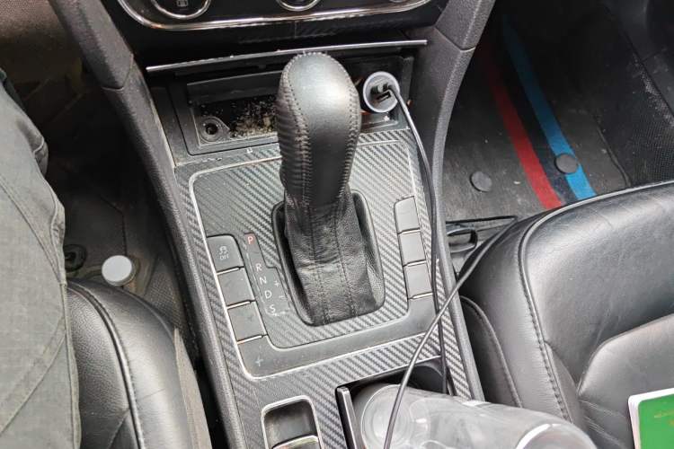 Used Volkswagen Passat 2011 1.8TSI Automatic Prestige Edition Gear Lever