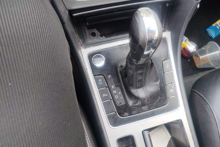 Used Volkswagen Passat 2011 1.8TSI Automatic Prestige Edition Gear Lever