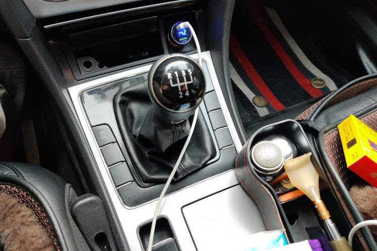Used Volkswagen Passat 2011 1.4 TSI Manual Luxury Edition Gear Lever