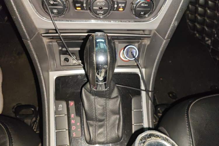 Used Volkswagen Passat 2011 1.8TSI Automatic Prestige Edition Gear Lever