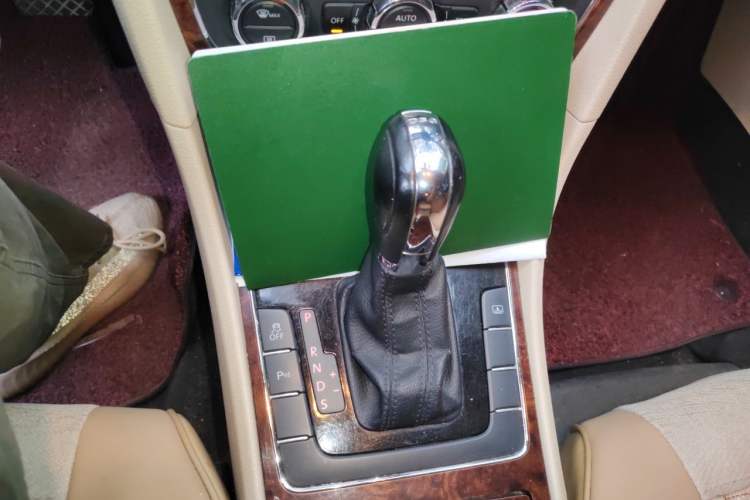 Used Volkswagen Passat 2011 1.8 TSI DSG Ultimate Edition Gear Lever