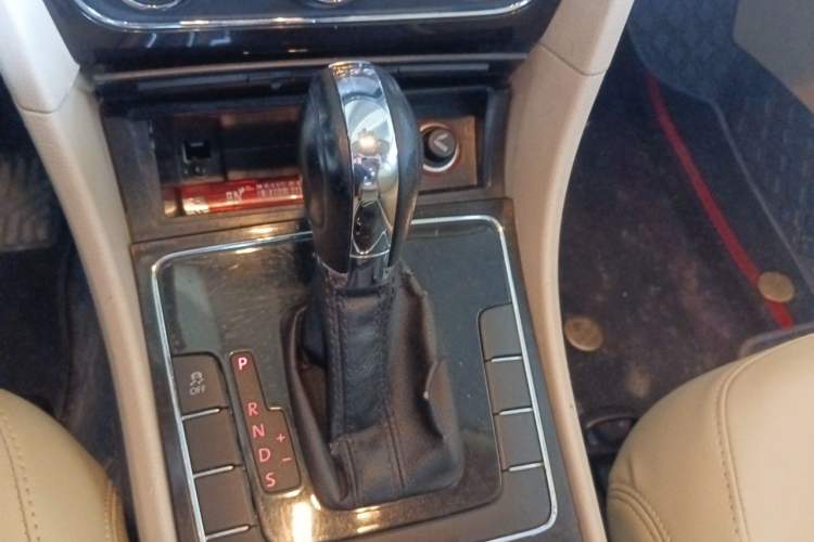 Used Volkswagen Passat 2011 1.8 TSI DSG Prestige Edition Gear Lever