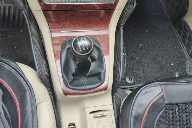 Used Volkswagen Passat 2011 2.0L Manual Luxury Version Gear Lever