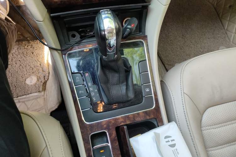 Used Volkswagen Passat 2011 1.8TSI DSG Prestige Edition Gear Lever