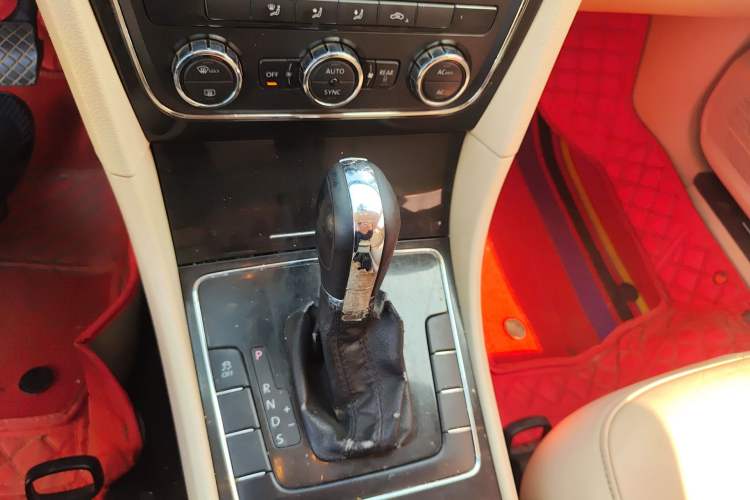 Used Volkswagen Passat 2011 1.8TSI Automatic Prestige Edition Gear Lever