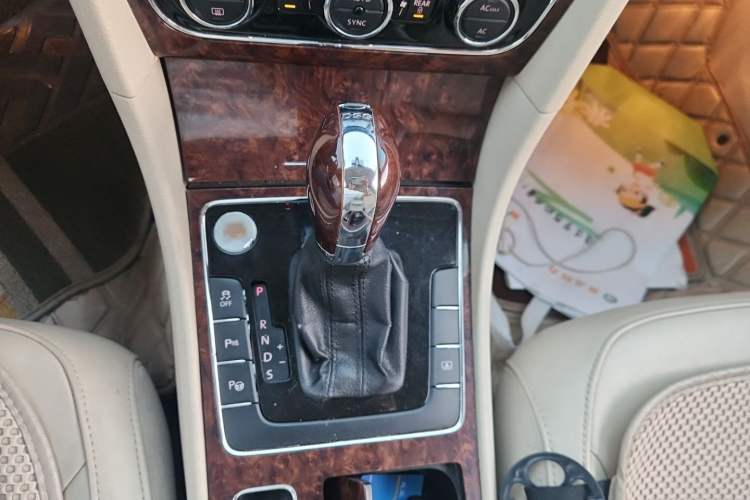 Used Volkswagen Passat 2011 2.0 TSI DSG Ultimate Edition Gear Lever