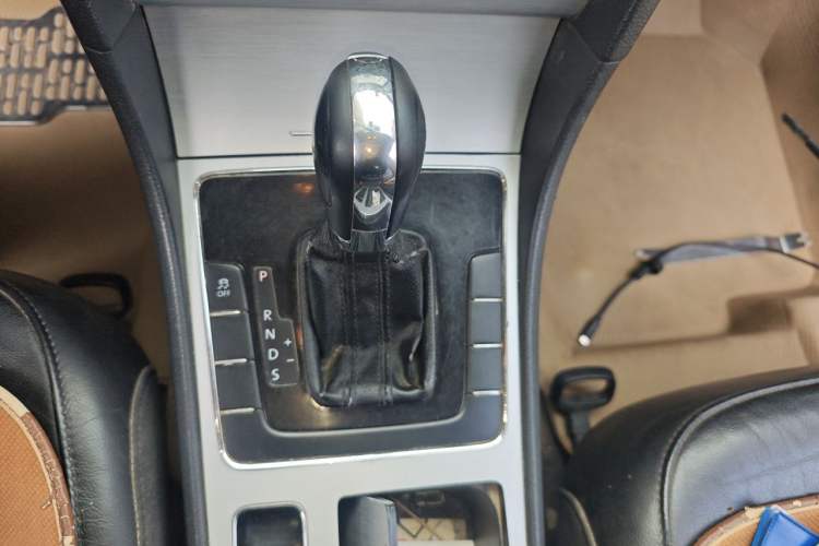Used Volkswagen Passat 2011 1.8TSI Automatic Prestige Edition Gear Lever