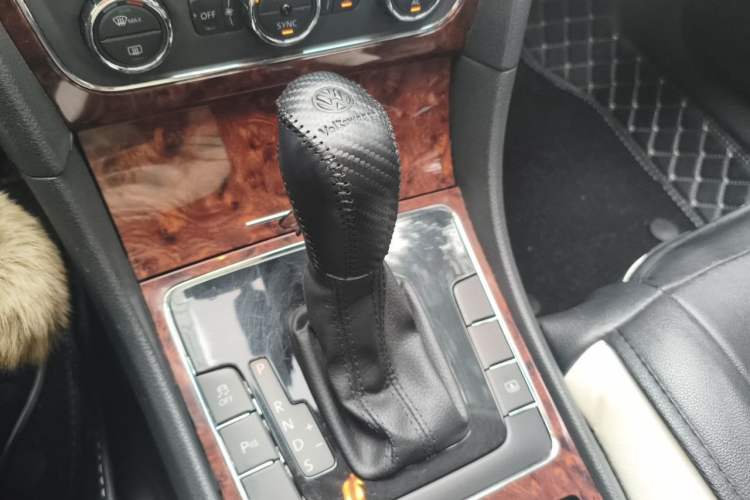 Used Volkswagen Passat 2011 1.8TSI DSG Prestige Edition Gear Lever