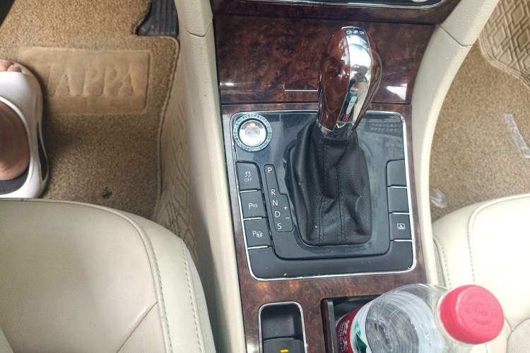 Used Volkswagen Passat 2011 1.8 TSI DSG Ultimate Edition Gear Lever
