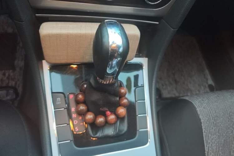 Used Volkswagen Passat 2011 1.8TSI Automatic Prestige Edition Gear Lever