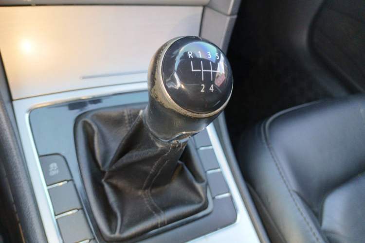 Used Volkswagen Passat 2011 1.4 TSI Manual Luxury Edition Gear Lever