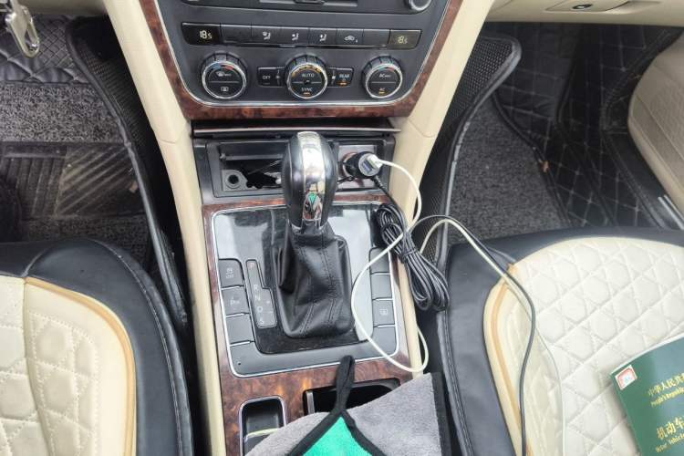 Used Volkswagen Passat 2011 1.8TSI DSG Prestige Edition Gear Lever