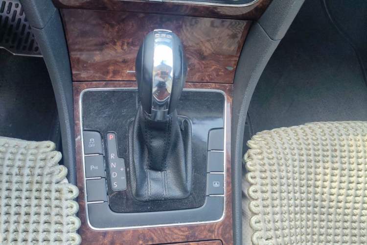 Used Volkswagen Passat 2011 1.8TSI DSG Prestige Edition Gear Lever