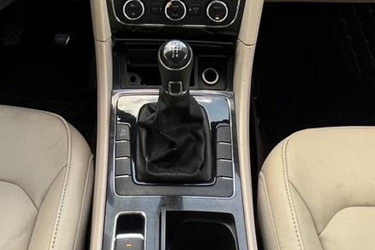 Used Volkswagen Passat 2011 1.4 TSI Manual Luxury Edition Gear Lever
