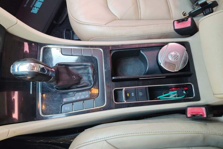 Used Volkswagen Passat 2011 1.8TSI Automatic Prestige Edition Gear Lever
