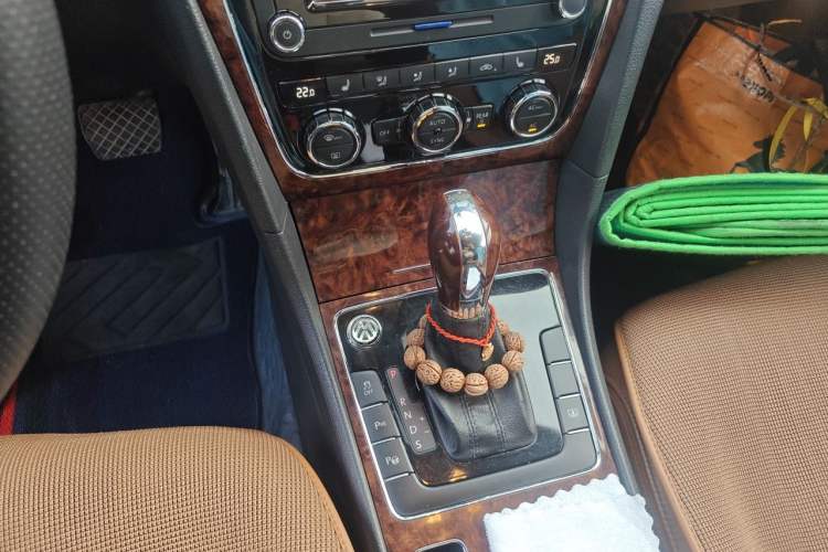 Used Volkswagen Passat 2011 3.0L V6 DSG Flagship Deluxe Edition Gear Lever