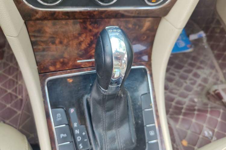 Used Volkswagen Passat 2011 2.0 TSI DSG Premium Edition Gear Lever