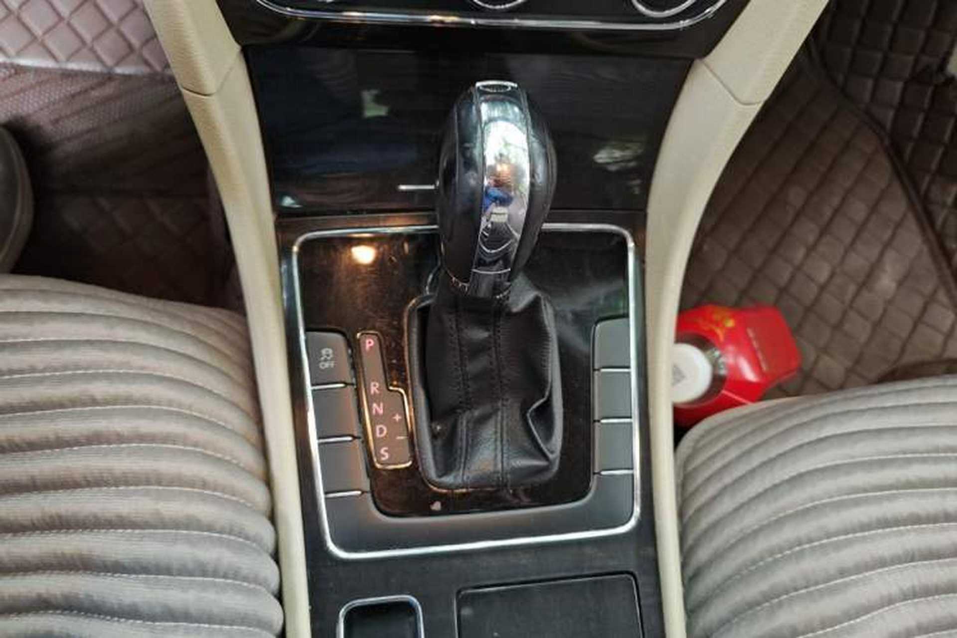 Used Volkswagen Passat 2011 1.8TSI Automatic Prestige Edition Gear Lever