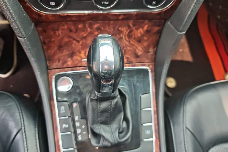 Used Volkswagen Passat 2011 1.8TSI DSG Prestige Edition Gear Lever