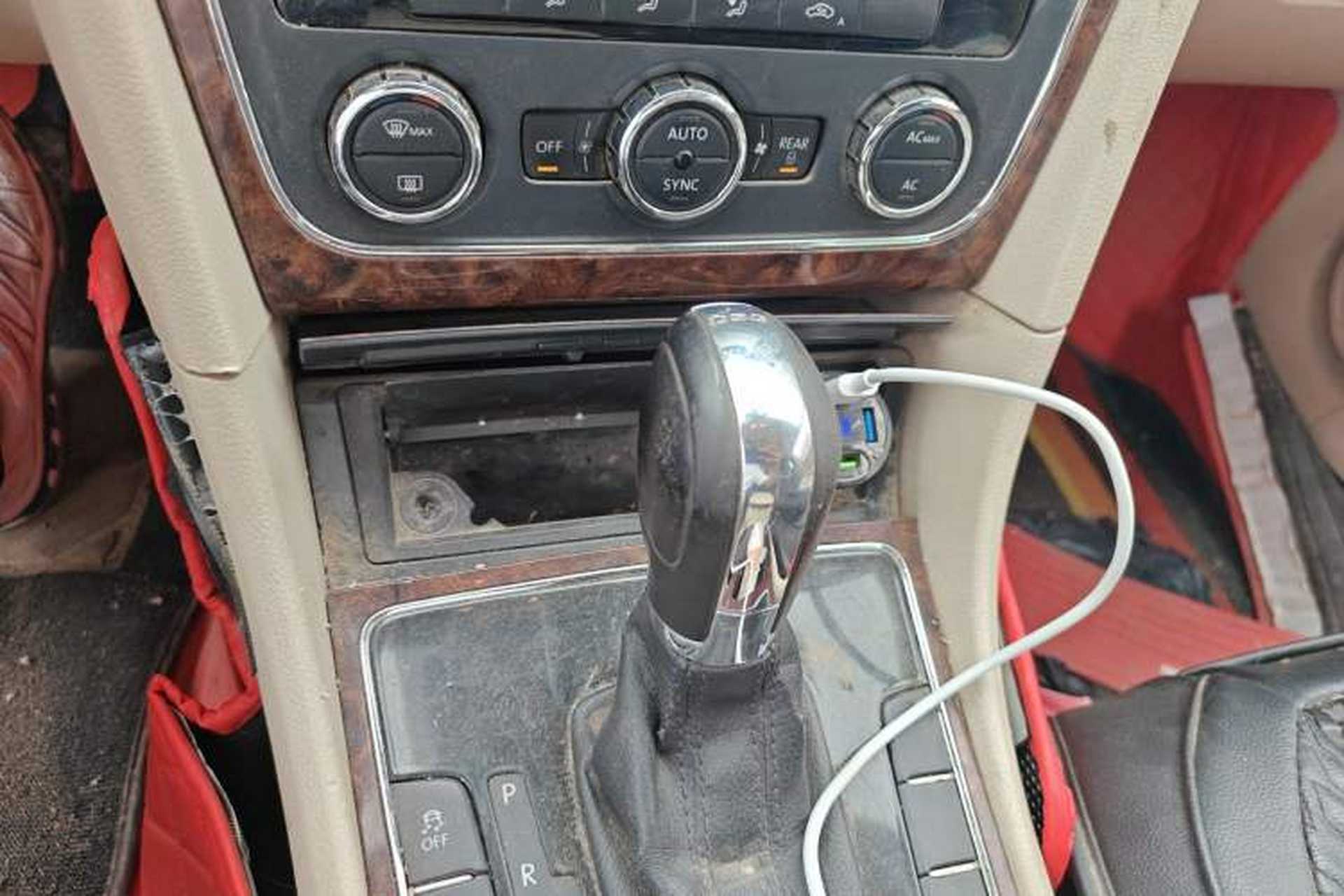 Used Volkswagen Passat 2011 1.8TSI DSG Prestige Edition Gear Lever